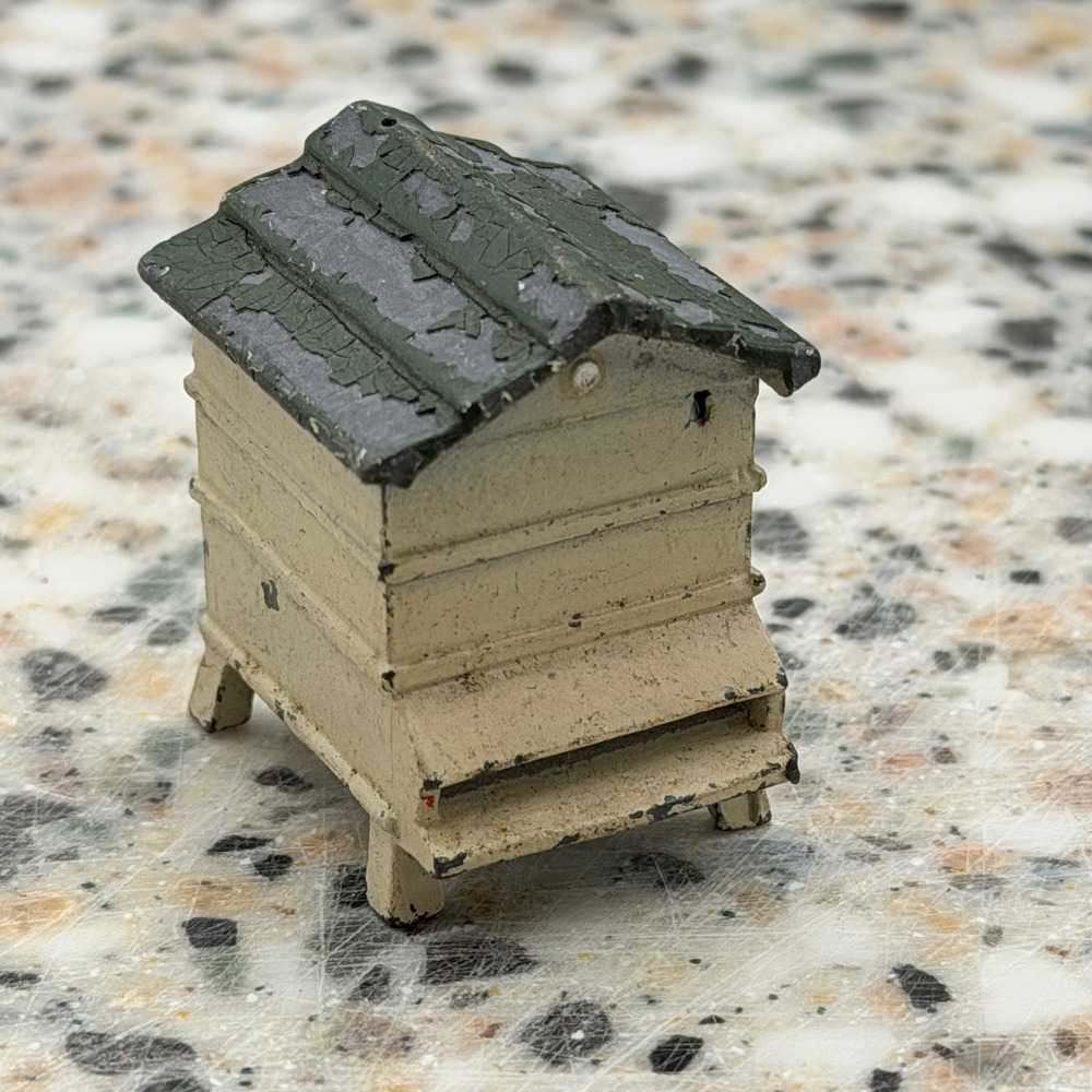 Vintage Lead John Hill Co Farm Beehive unmarked 1.5"